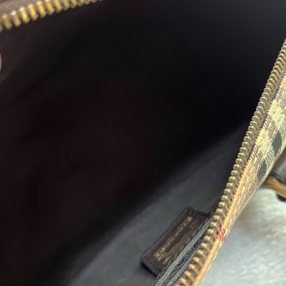 Burberry Boston - Picture 8 of 11